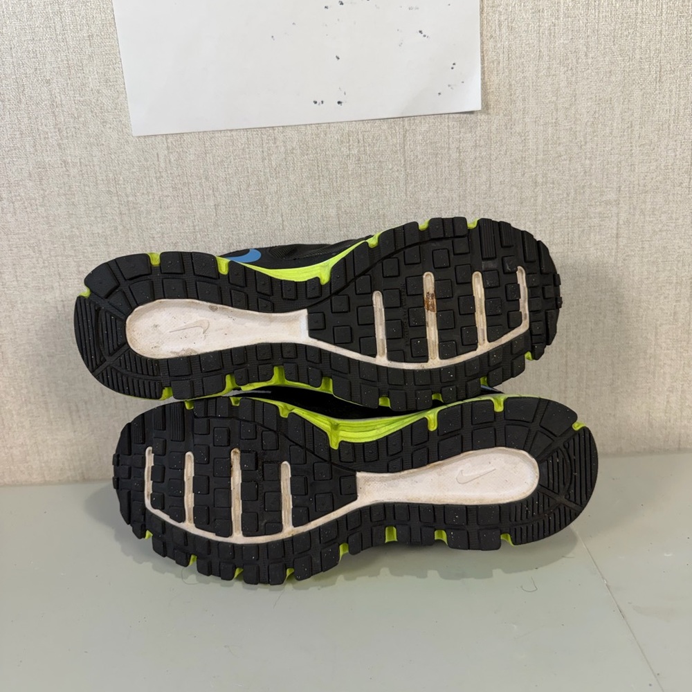 Nike Kids Black and Neon Green Sneakers - Picture 8 of 13